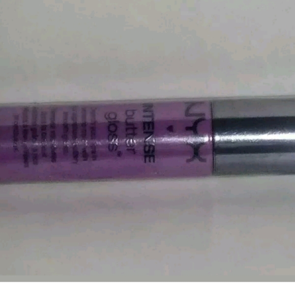 NYX Professional Makeup Intense Butter Gloss Berry - Picture 2 of 4